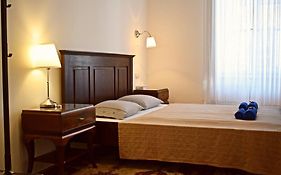 Central Budapest Apartment In Historical Building With Free Private Parking